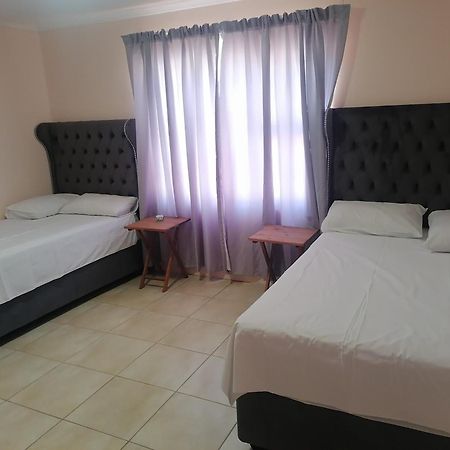 Jjp Self Catering - Three Bedroom House Lüderitz 外观 照片