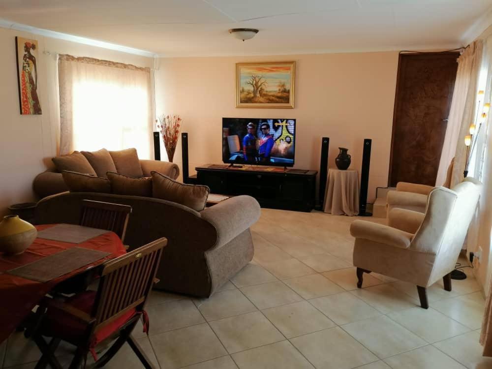 Jjp Self Catering - Three Bedroom House Lüderitz 外观 照片