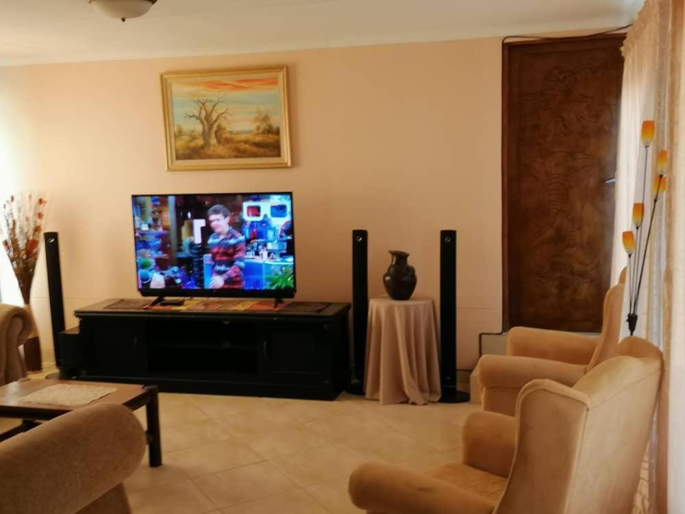 Jjp Self Catering - Three Bedroom House Lüderitz 外观 照片