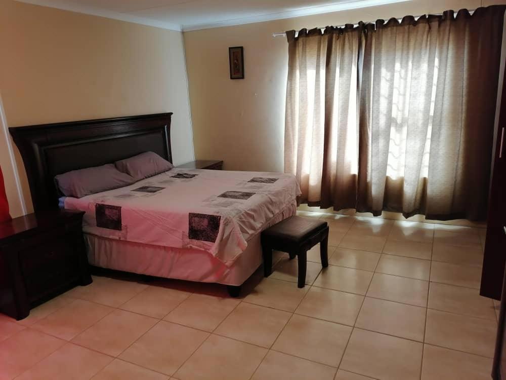 Jjp Self Catering - Three Bedroom House Lüderitz 外观 照片