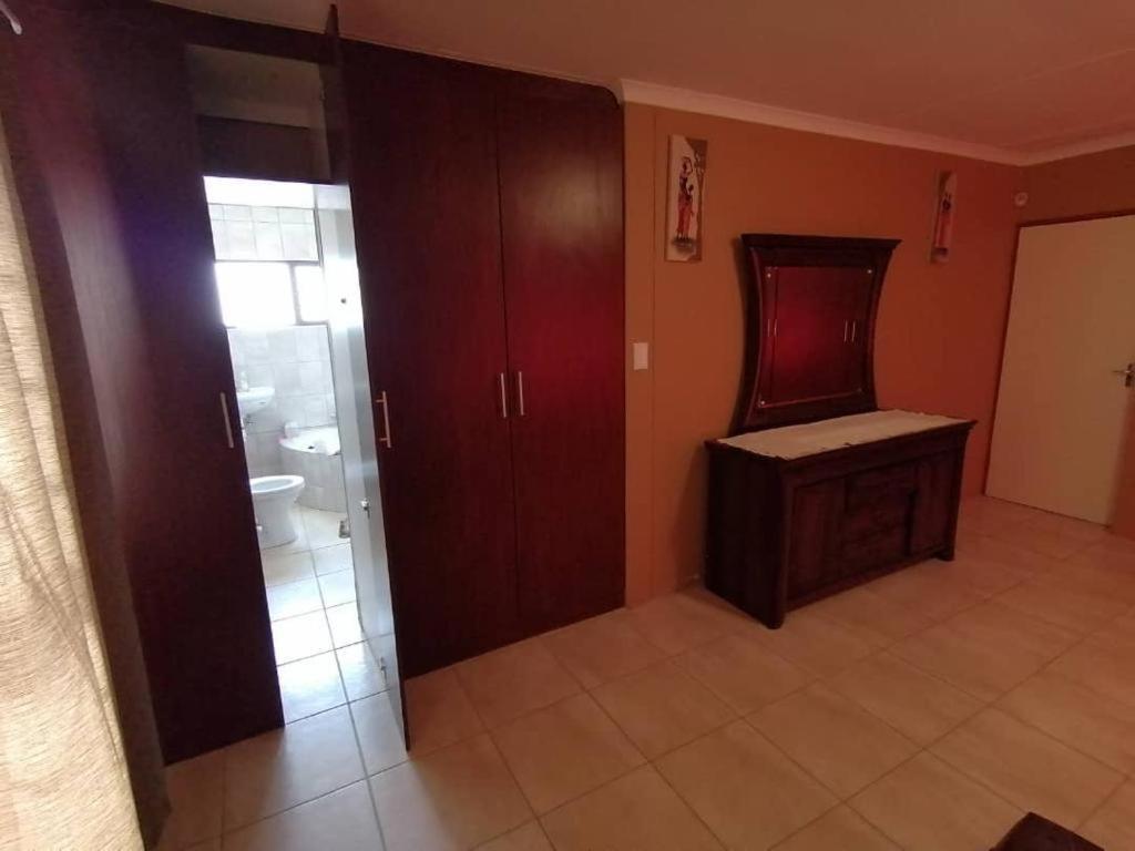 Jjp Self Catering - Three Bedroom House Lüderitz 外观 照片