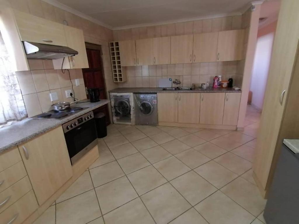 Jjp Self Catering - Three Bedroom House Lüderitz 外观 照片