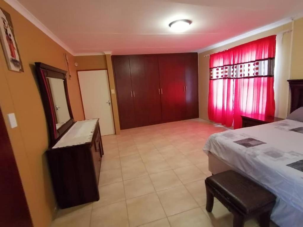 Jjp Self Catering - Three Bedroom House Lüderitz 外观 照片