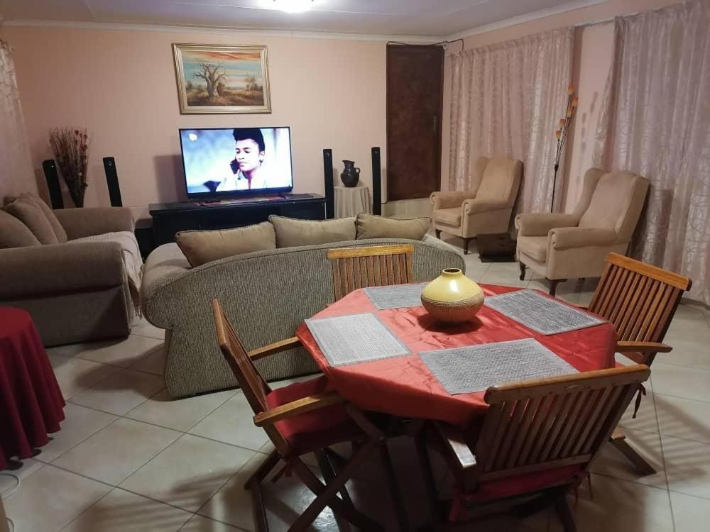 Jjp Self Catering - Three Bedroom House Lüderitz 外观 照片
