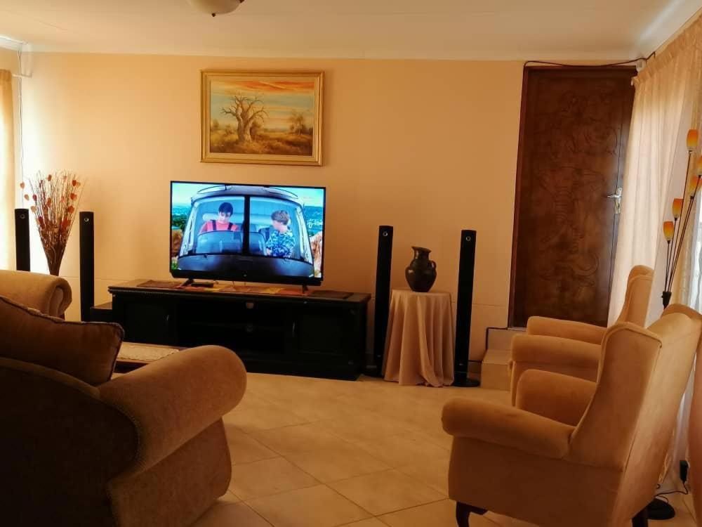 Jjp Self Catering - Three Bedroom House Lüderitz 外观 照片