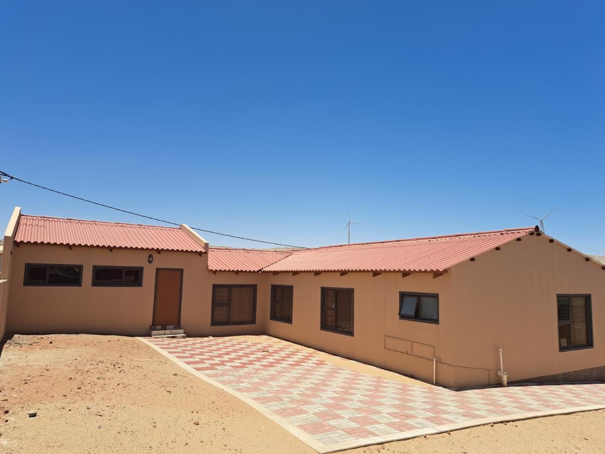 Jjp Self Catering - Three Bedroom House Lüderitz 外观 照片