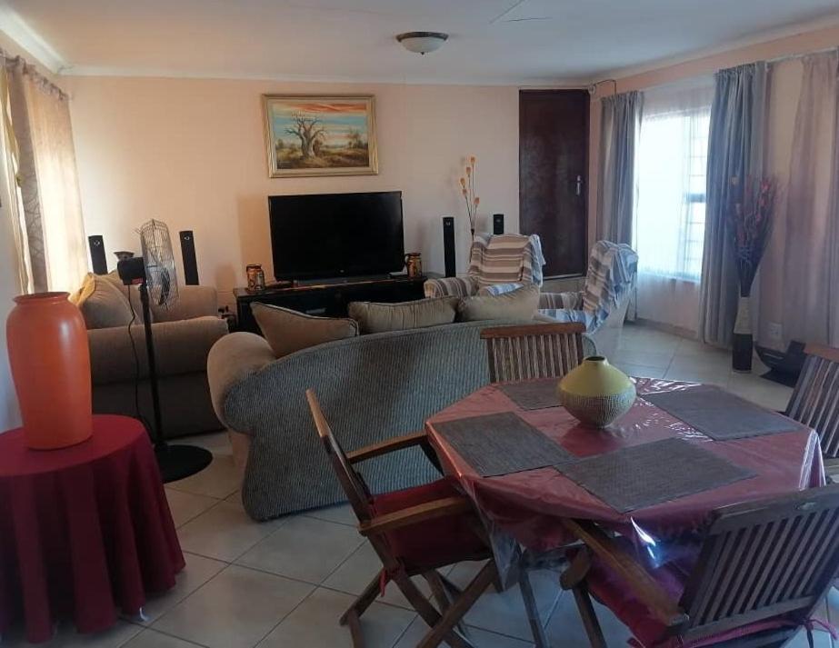 Jjp Self Catering - Three Bedroom House Lüderitz 外观 照片